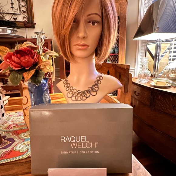 Raquel Welch Straight up with a twist wig. - Picture 2 of 9